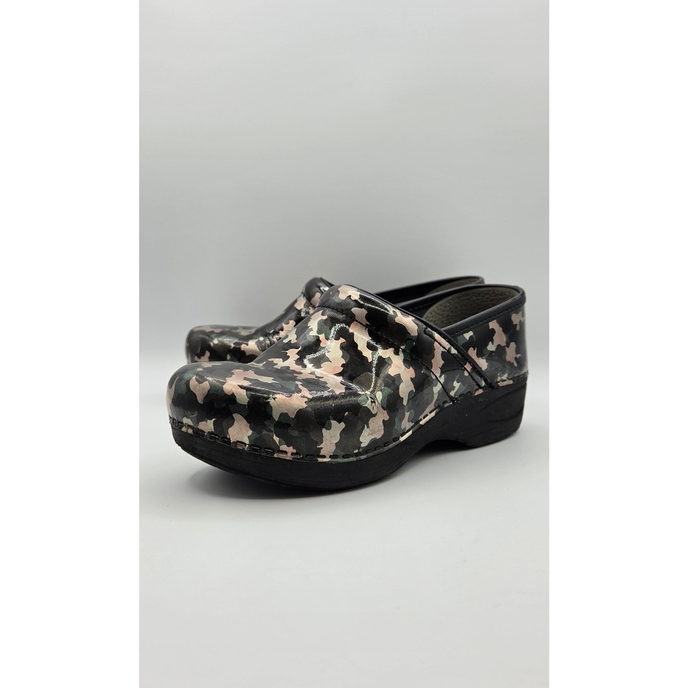 Dansko XP 2.0 Womens Clogs EU 37 Camo Patent Leather Slip Resistant Nursing